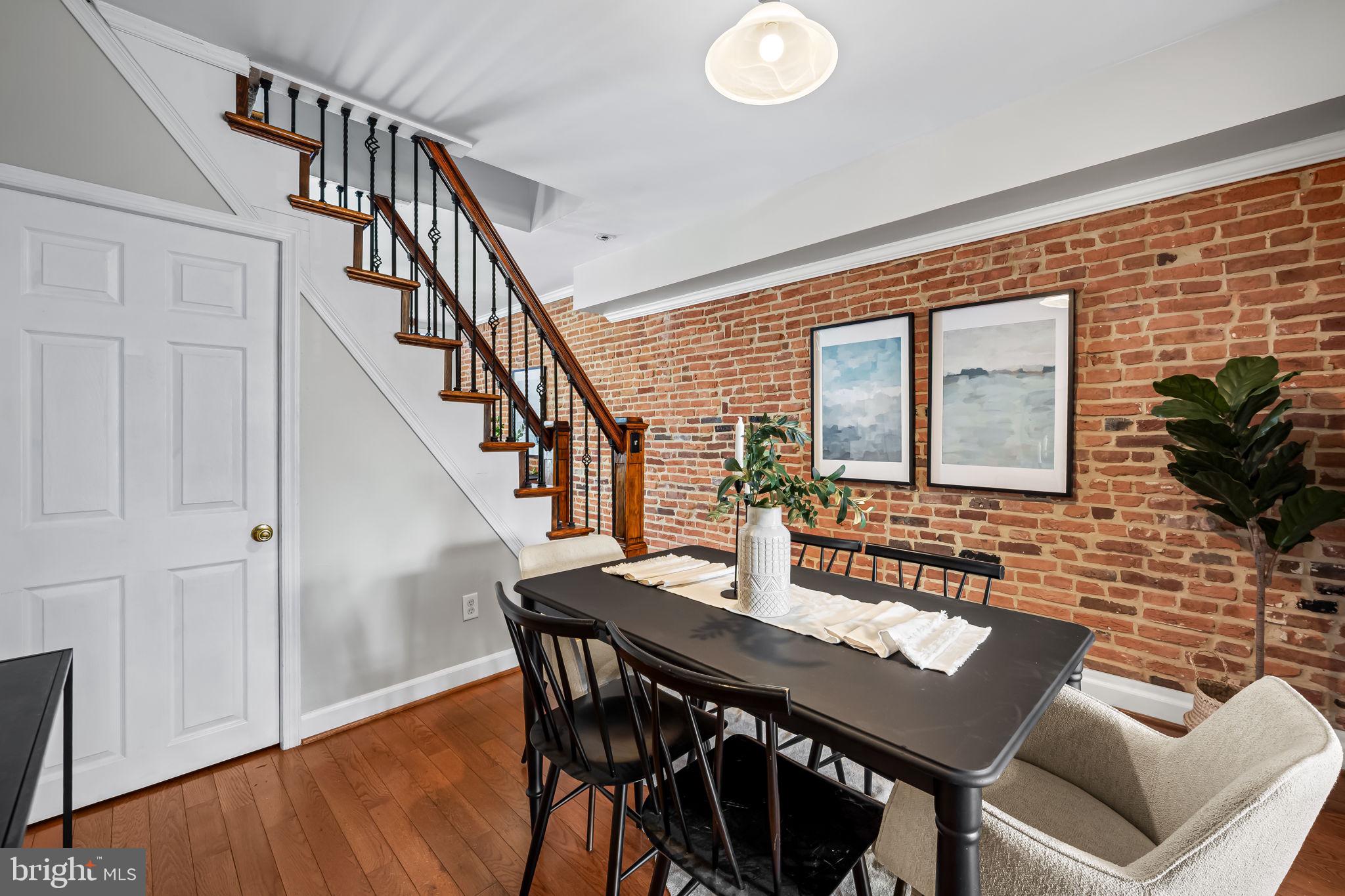 LOCUST POINT - Residential