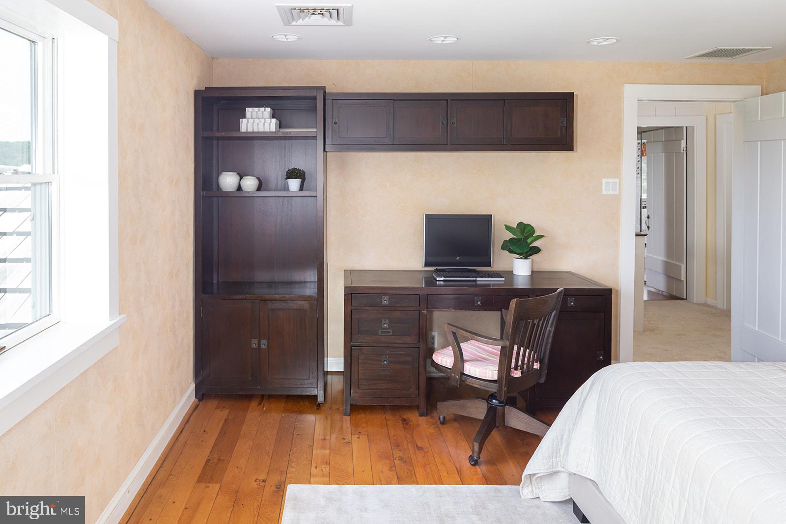 RADNOR HUNT - Residential