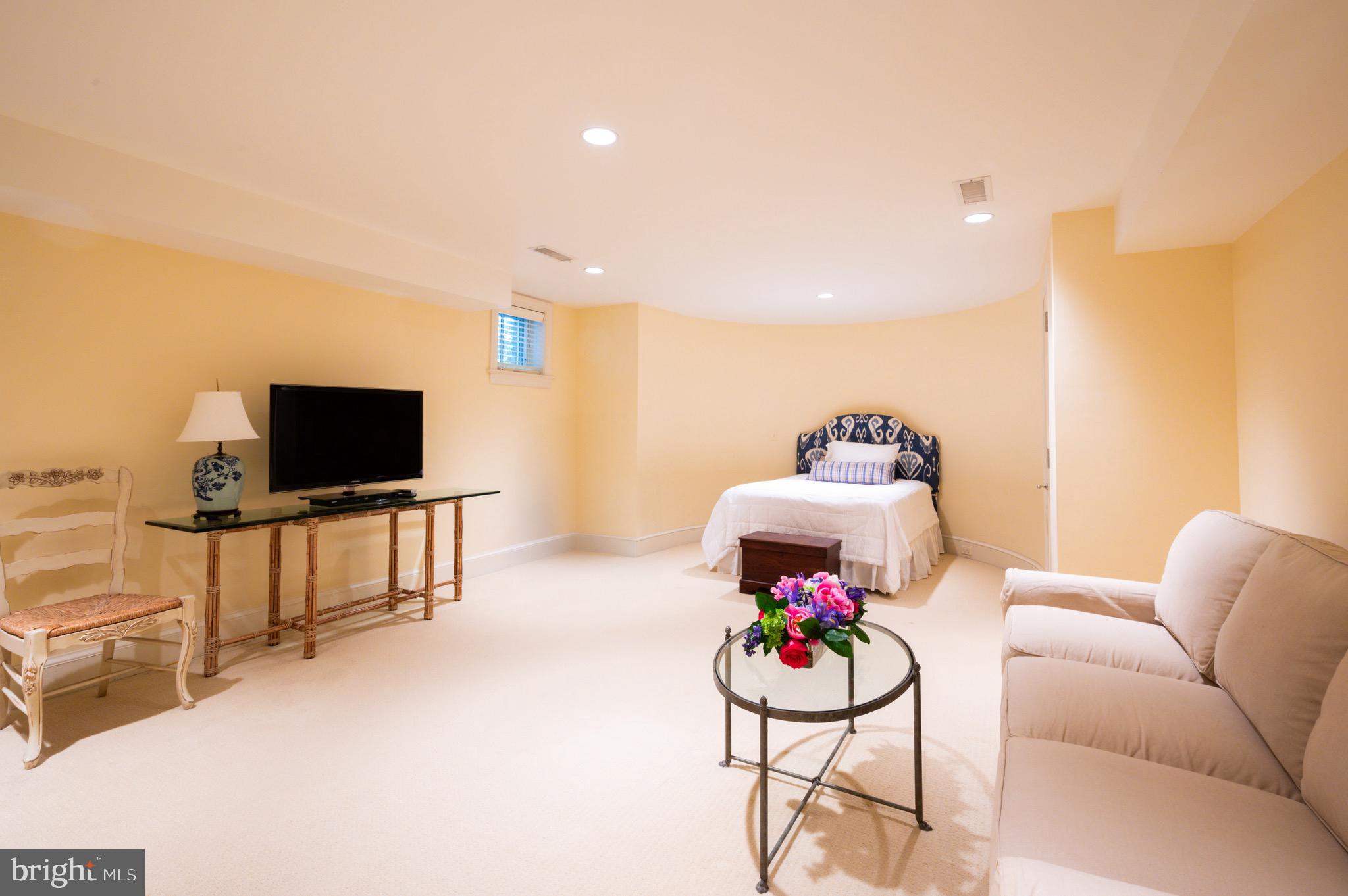 CHEVY CHASE VILLAGE - Residential