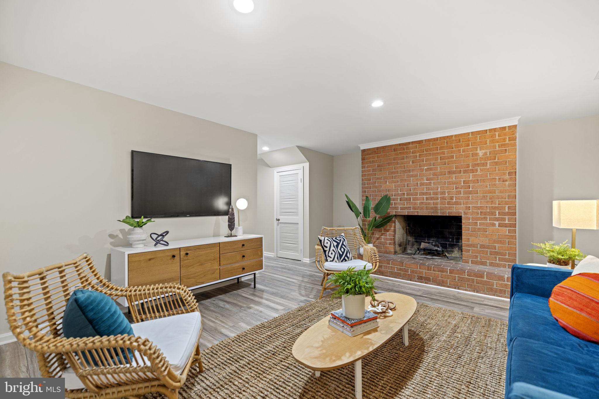 HARDWICK COURT - Residential