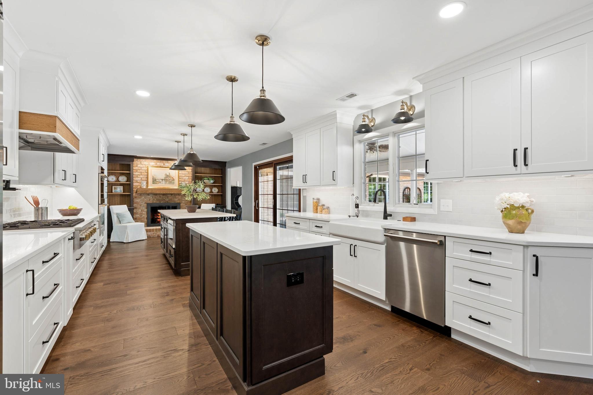 HOLLY KNOLL - Residential