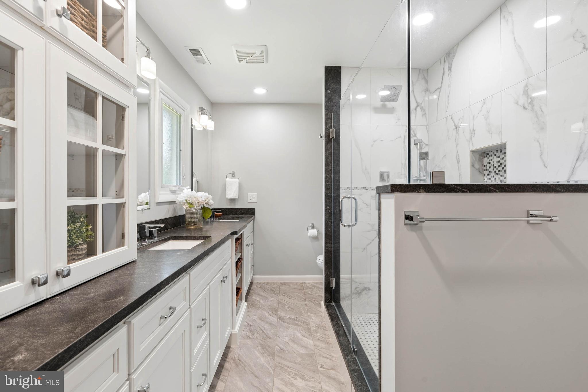 HOLLY KNOLL - Residential