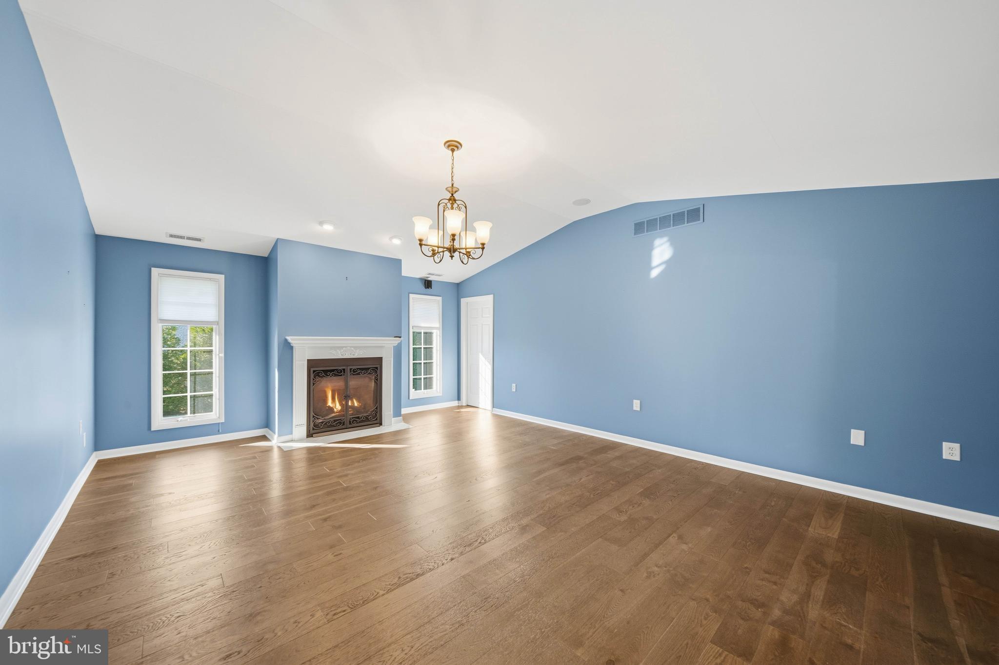 HOLLY KNOLL - Residential