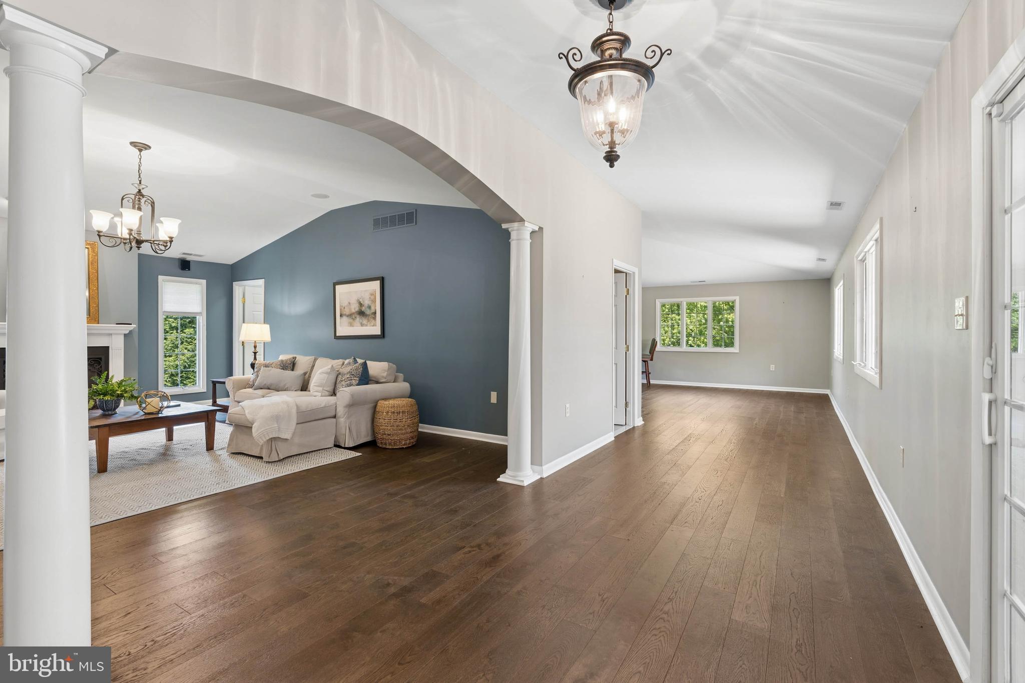 HOLLY KNOLL - Residential