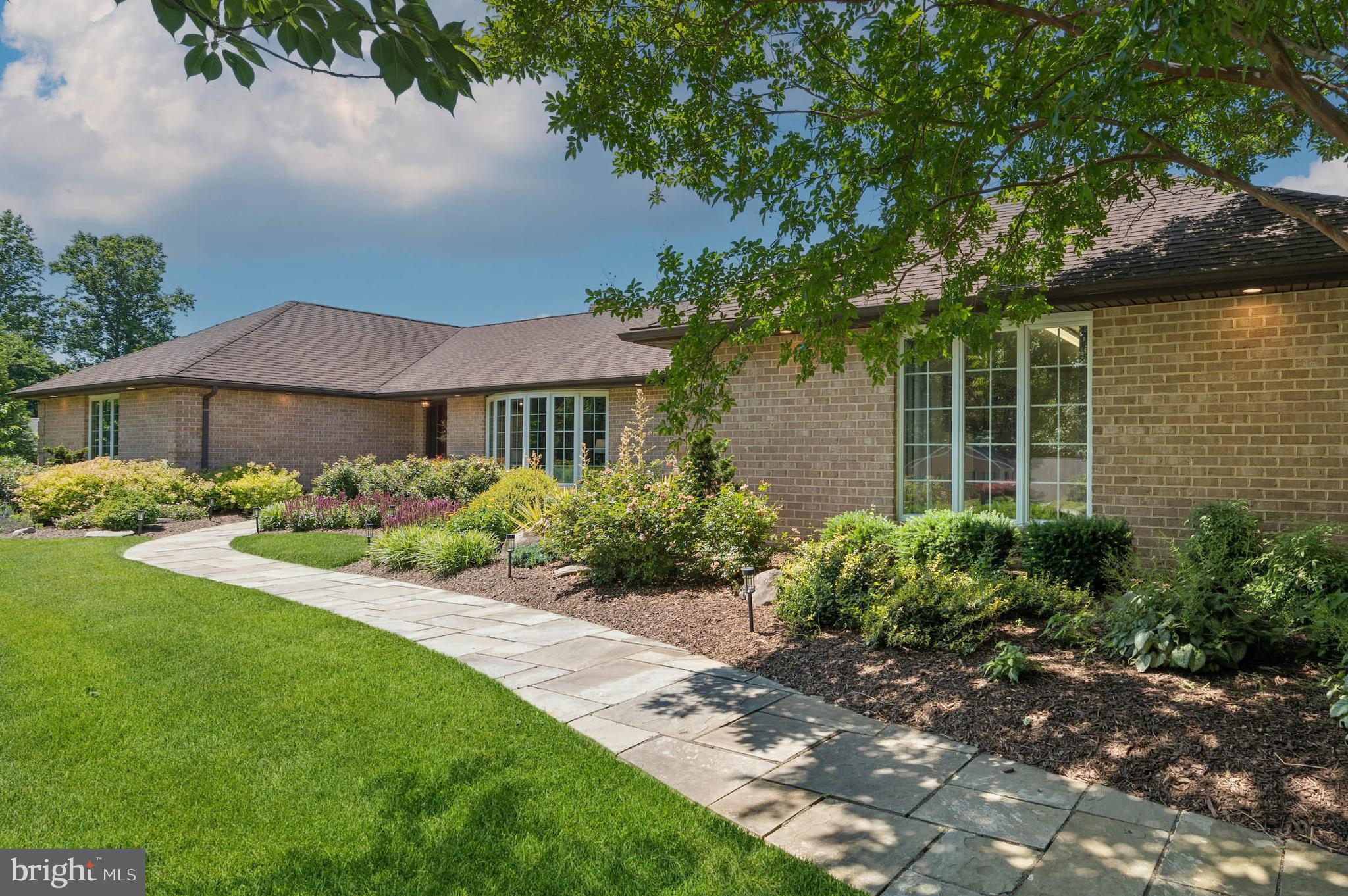 HOLLY KNOLL - Residential