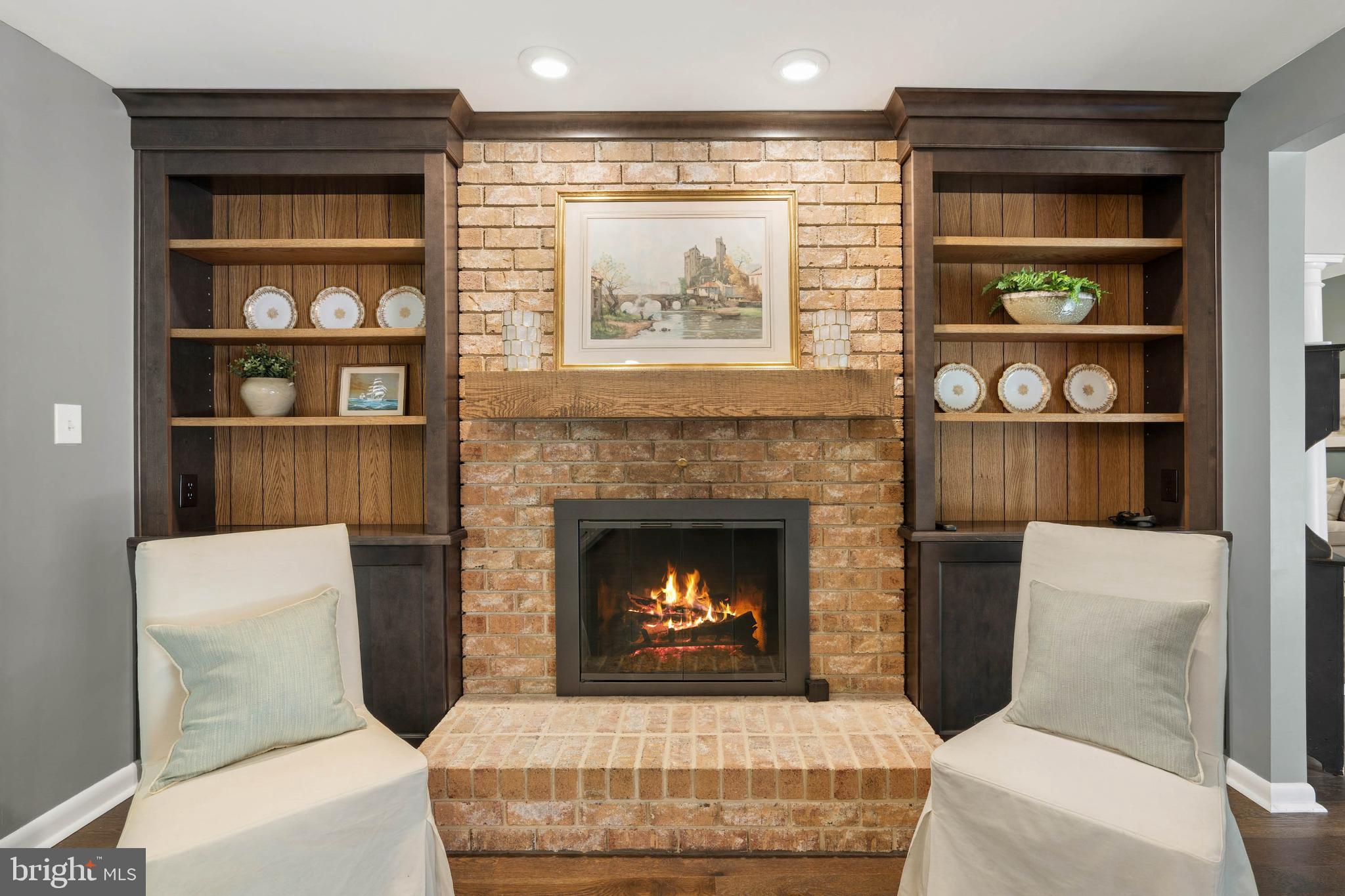 HOLLY KNOLL - Residential