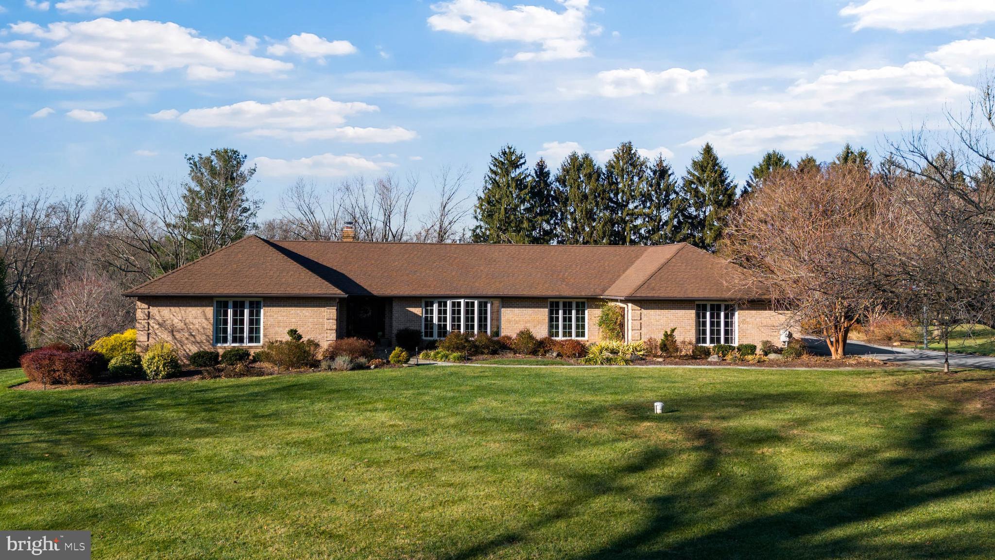 HOLLY KNOLL - Residential