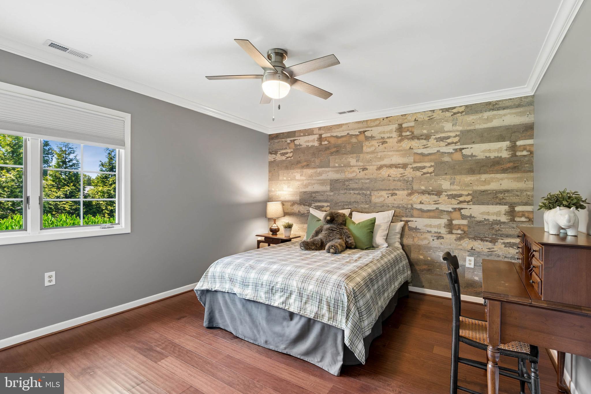 HOLLY KNOLL - Residential