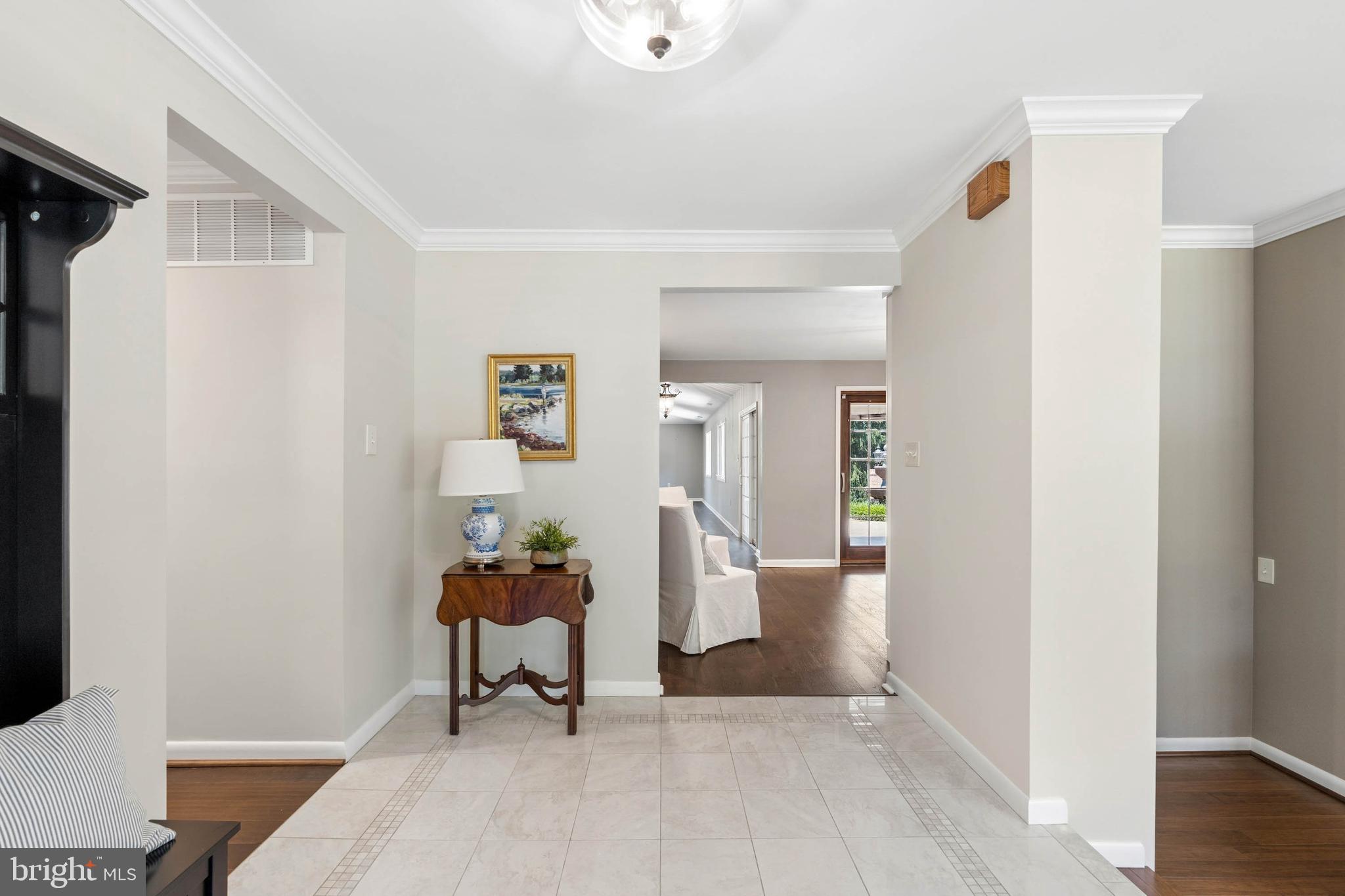 HOLLY KNOLL - Residential