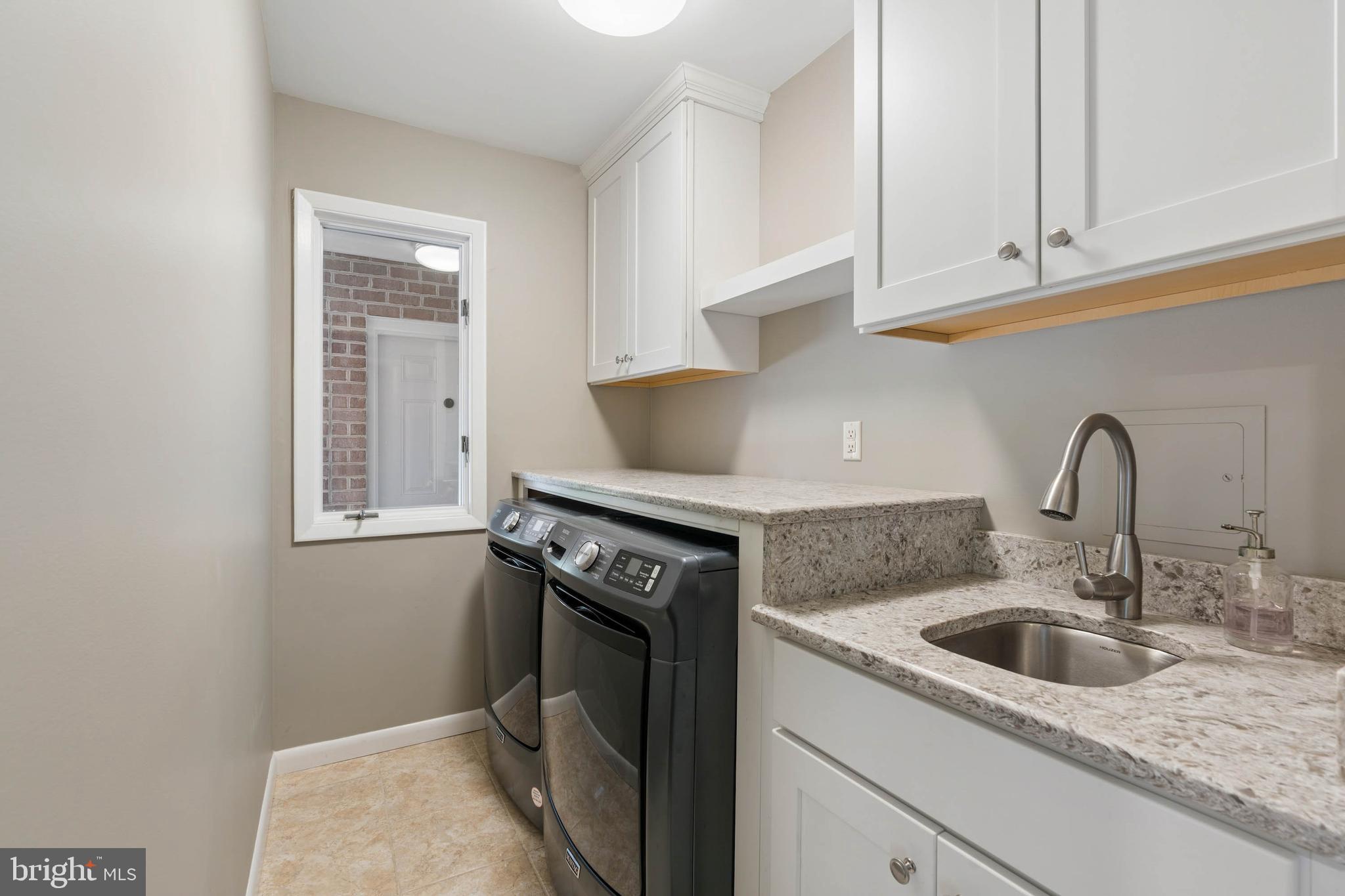 HOLLY KNOLL - Residential