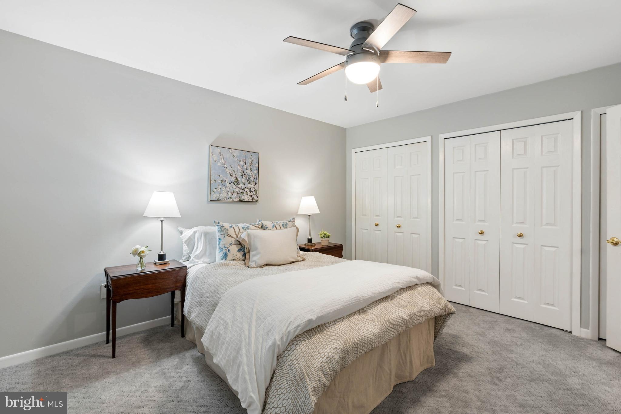 HOLLY KNOLL - Residential