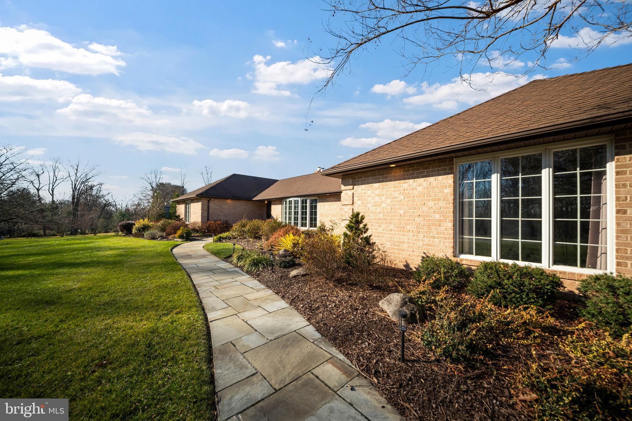 HOLLY KNOLL - Residential