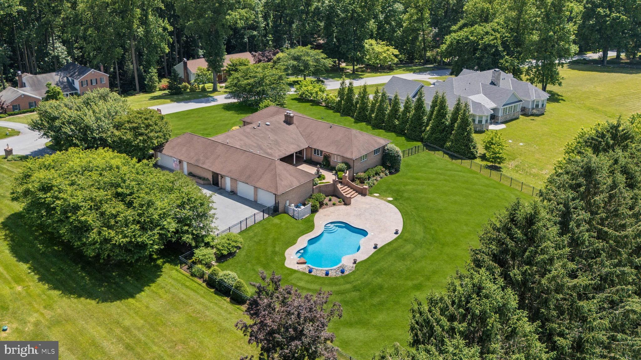HOLLY KNOLL - Residential
