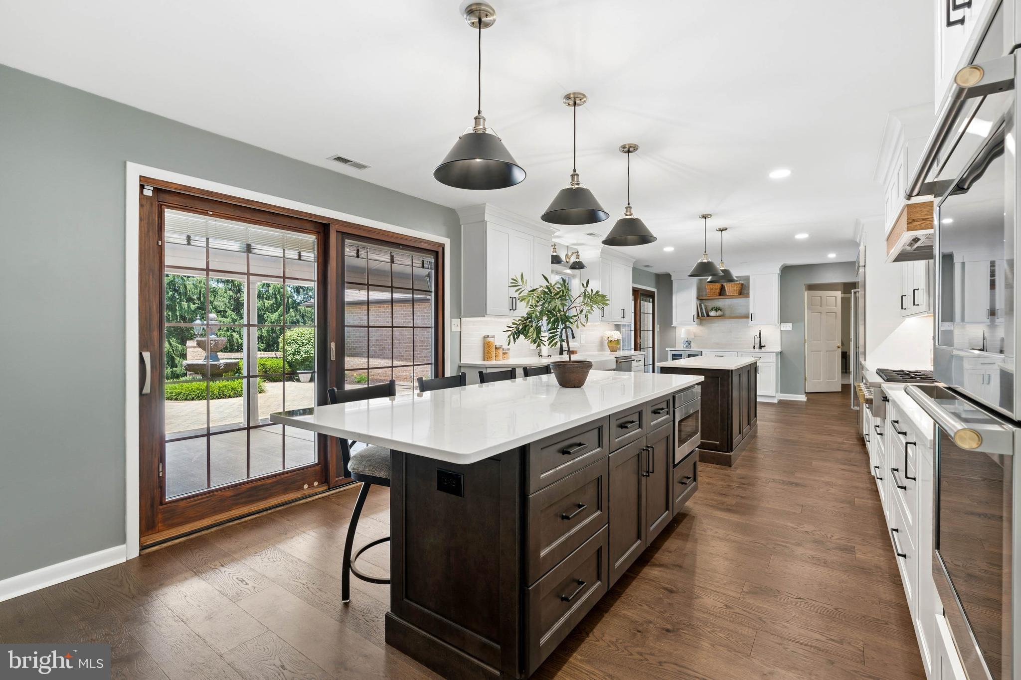 HOLLY KNOLL - Residential