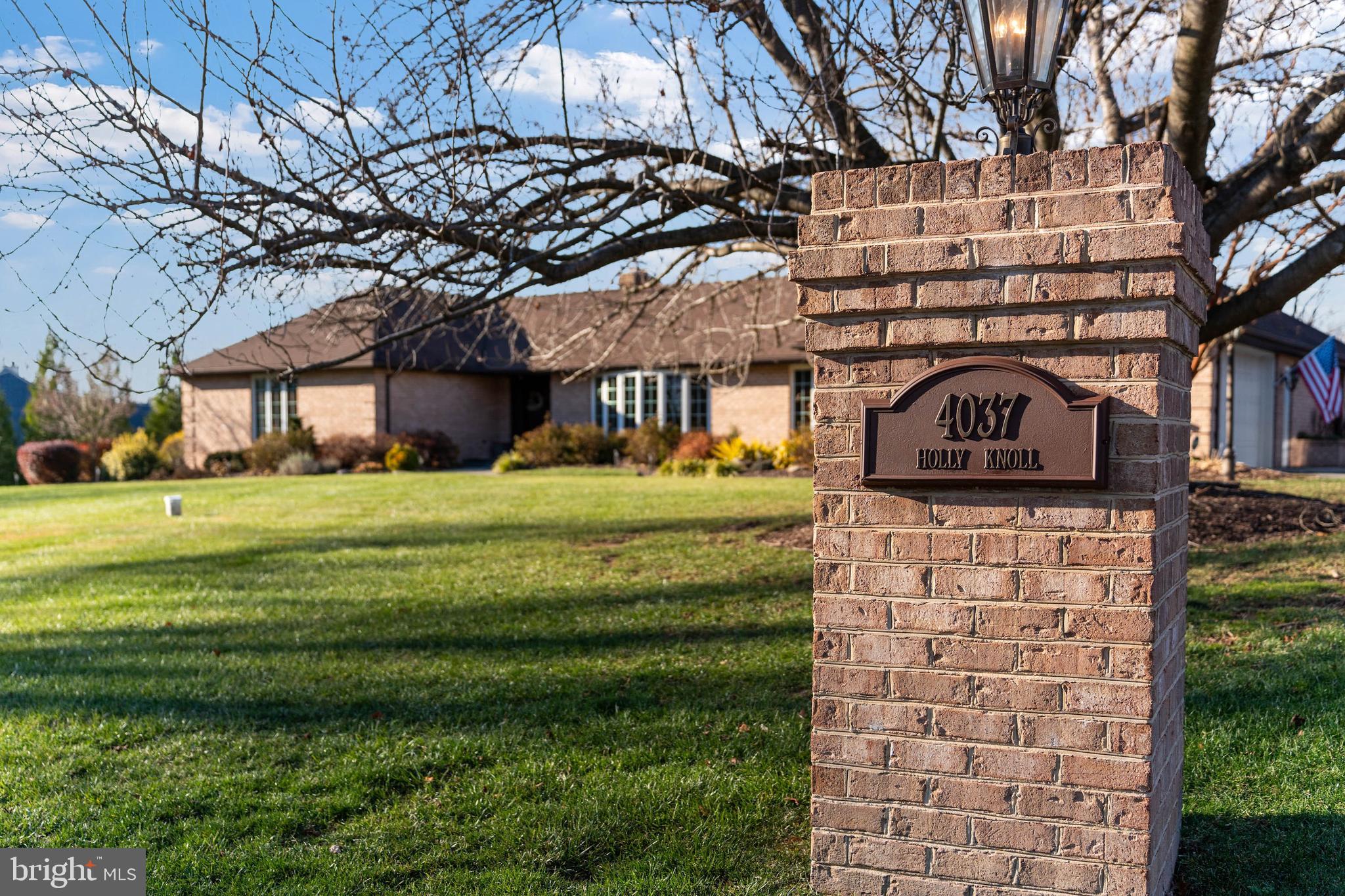HOLLY KNOLL - Residential
