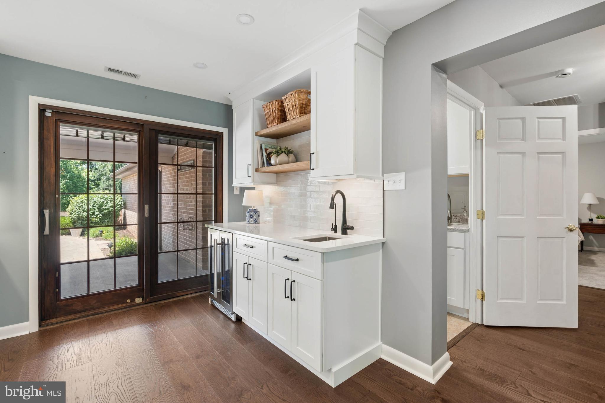 HOLLY KNOLL - Residential