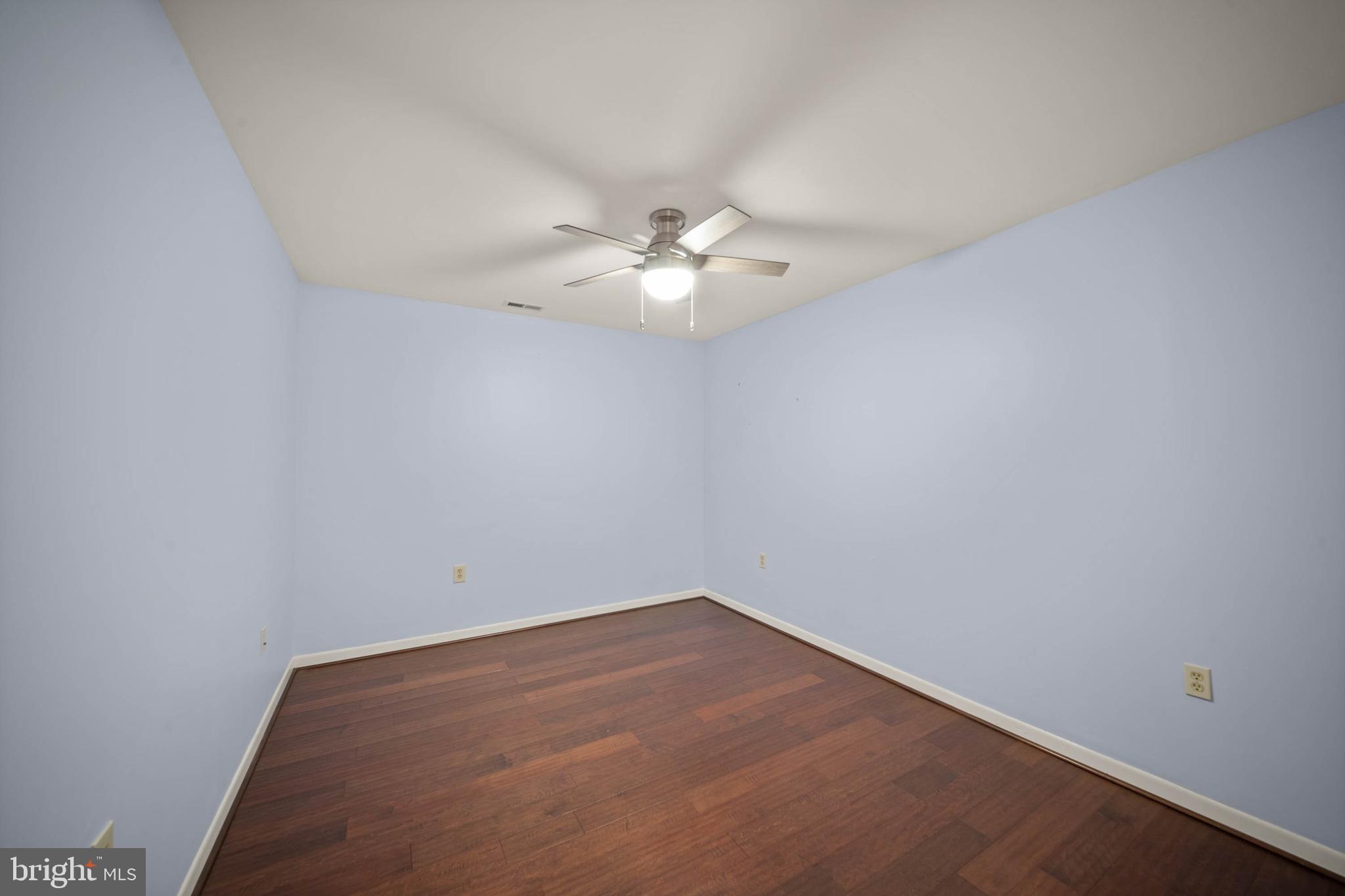 HOLLY KNOLL - Residential