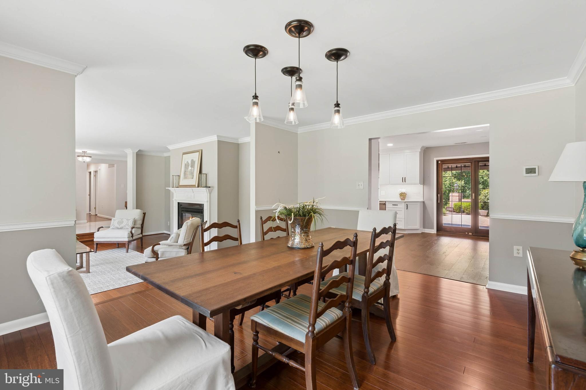 HOLLY KNOLL - Residential