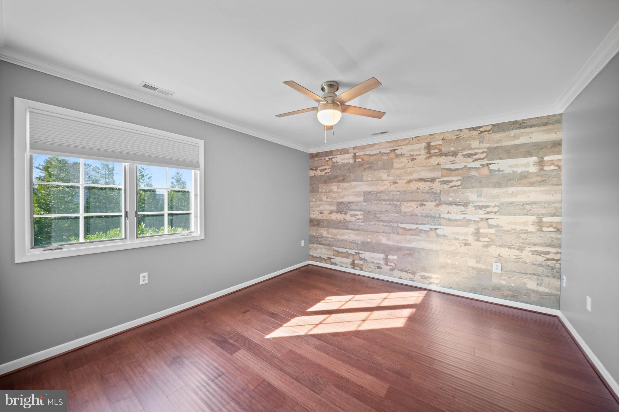 HOLLY KNOLL - Residential