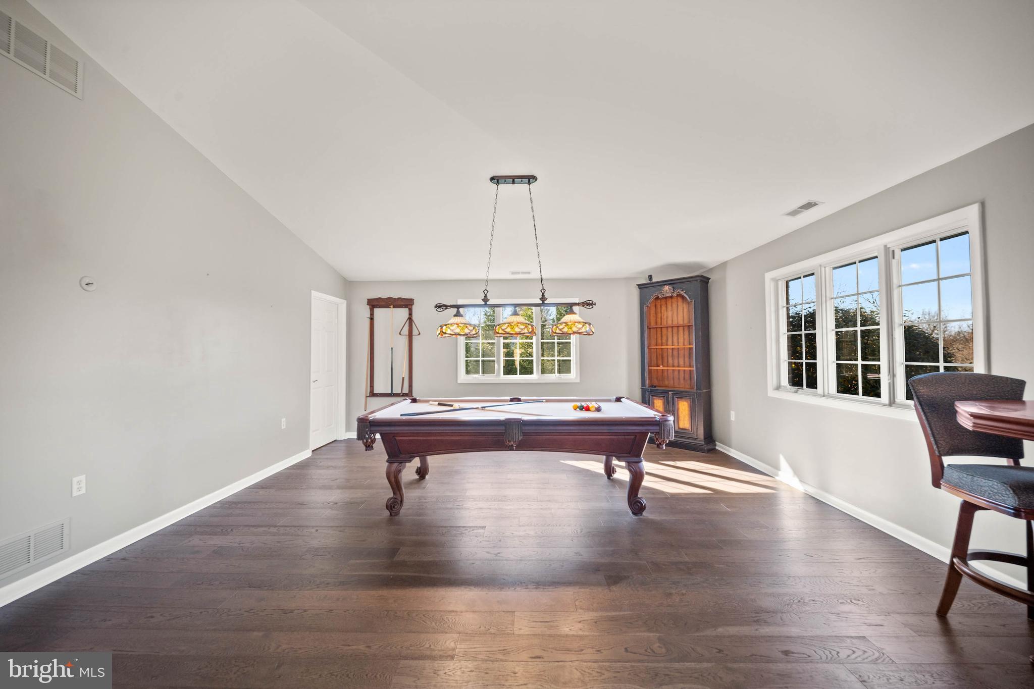 HOLLY KNOLL - Residential