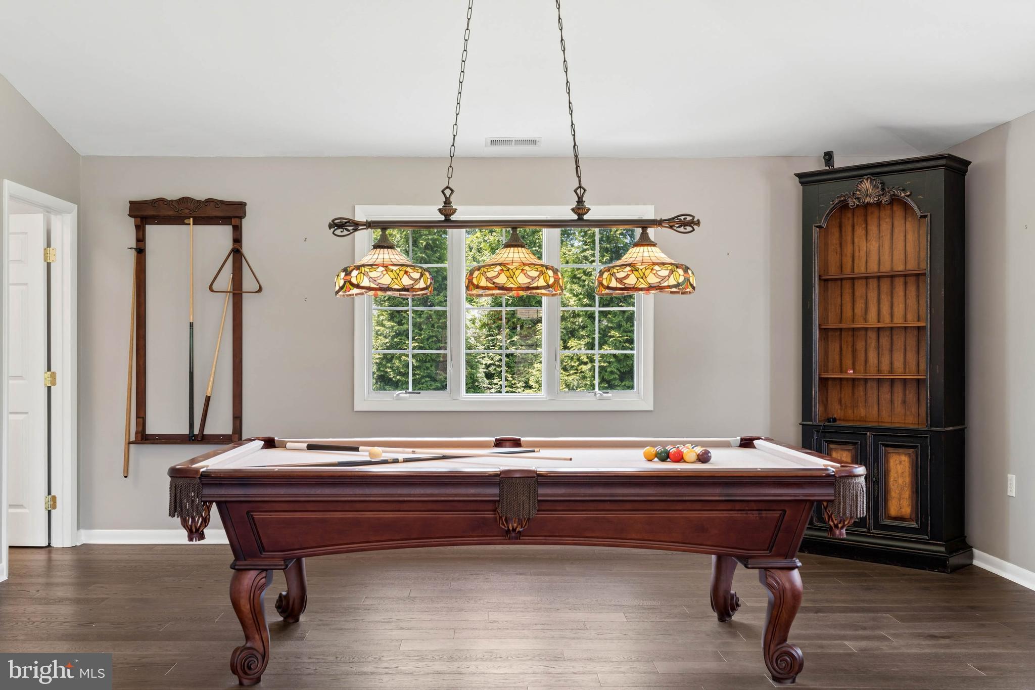 HOLLY KNOLL - Residential