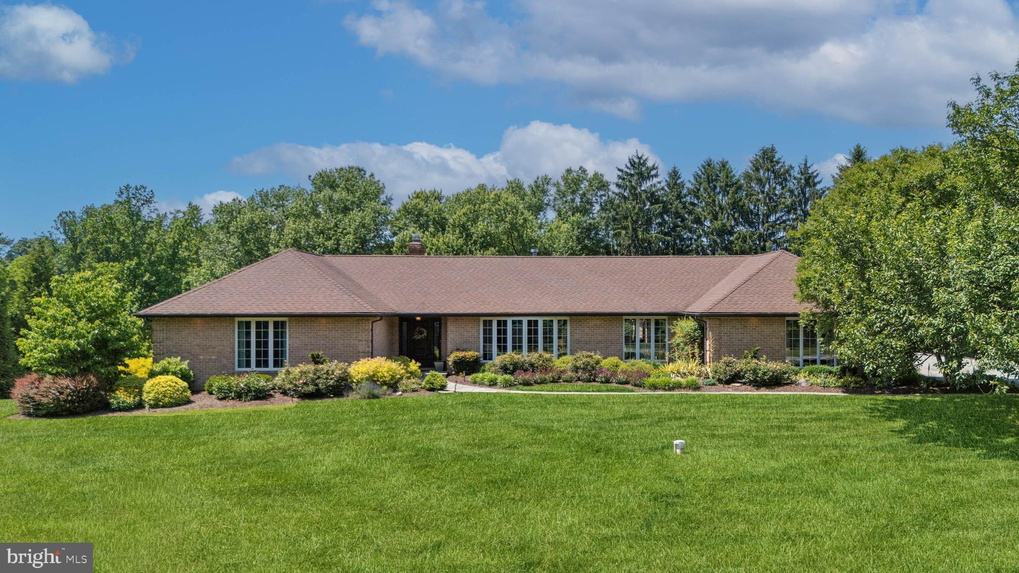 HOLLY KNOLL - Residential
