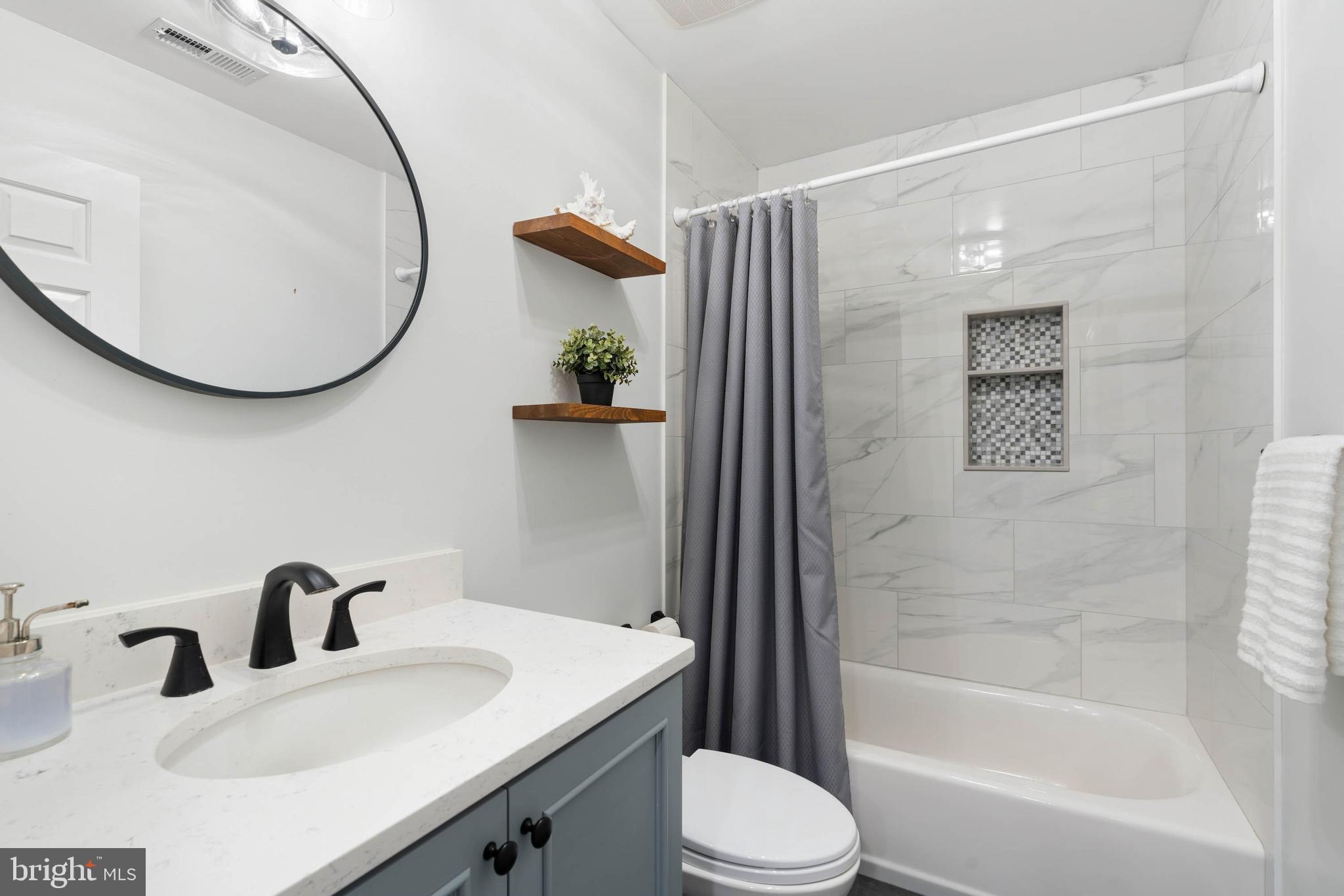 HOLLY KNOLL - Residential