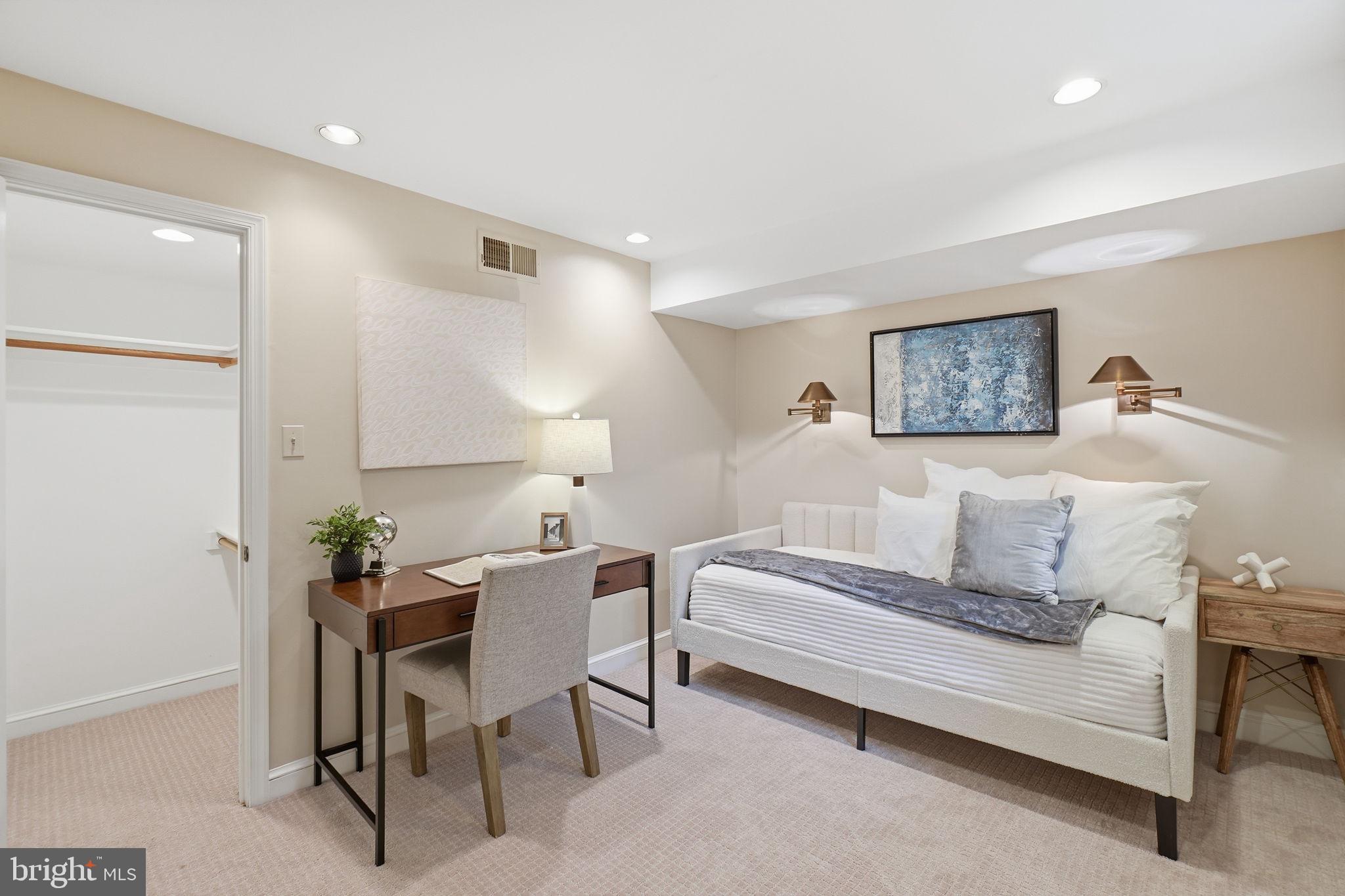 OAKCREST - Residential