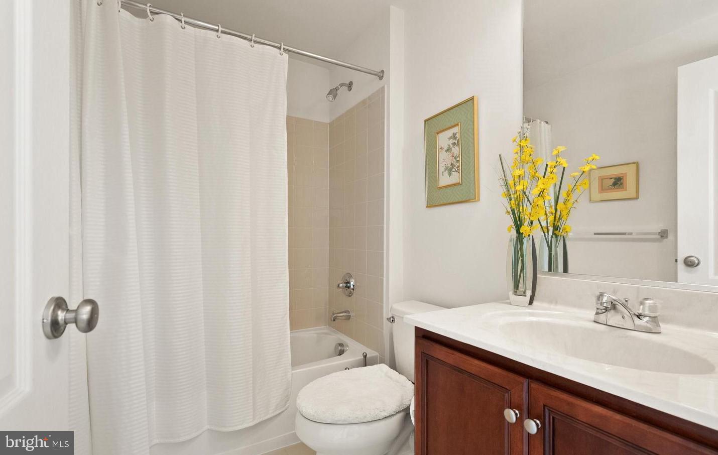LOUDOUN VALLEY ESTATES 2 - Residential Lease