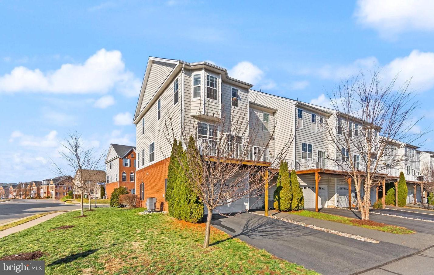 LOUDOUN VALLEY ESTATES 2 - Residential Lease