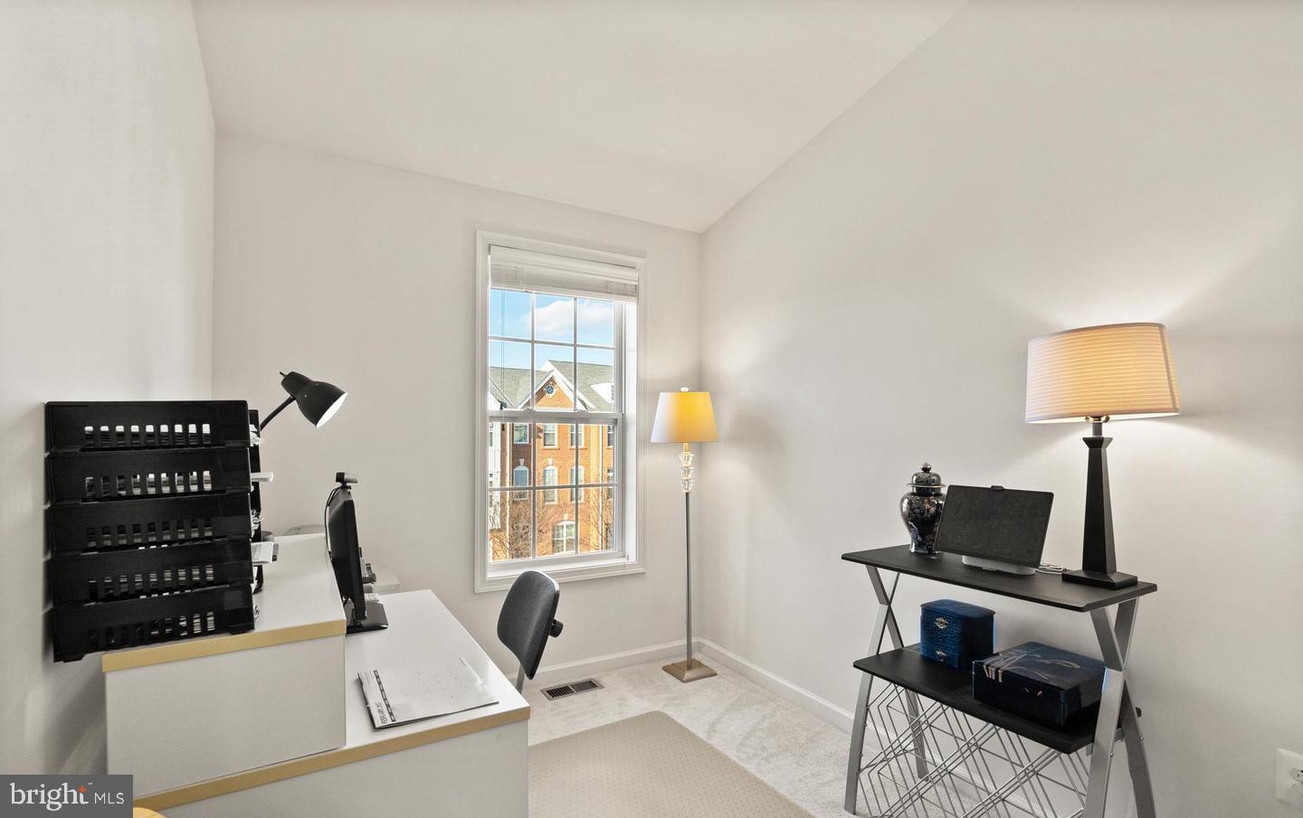 LOUDOUN VALLEY ESTATES 2 - Residential Lease