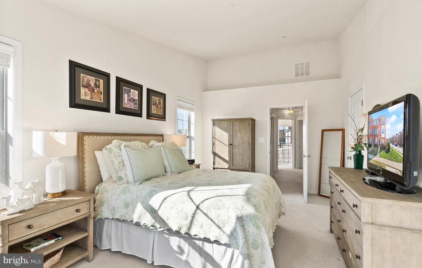 LOUDOUN VALLEY ESTATES 2 - Residential Lease