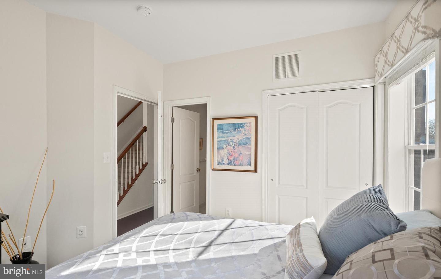 LOUDOUN VALLEY ESTATES 2 - Residential Lease