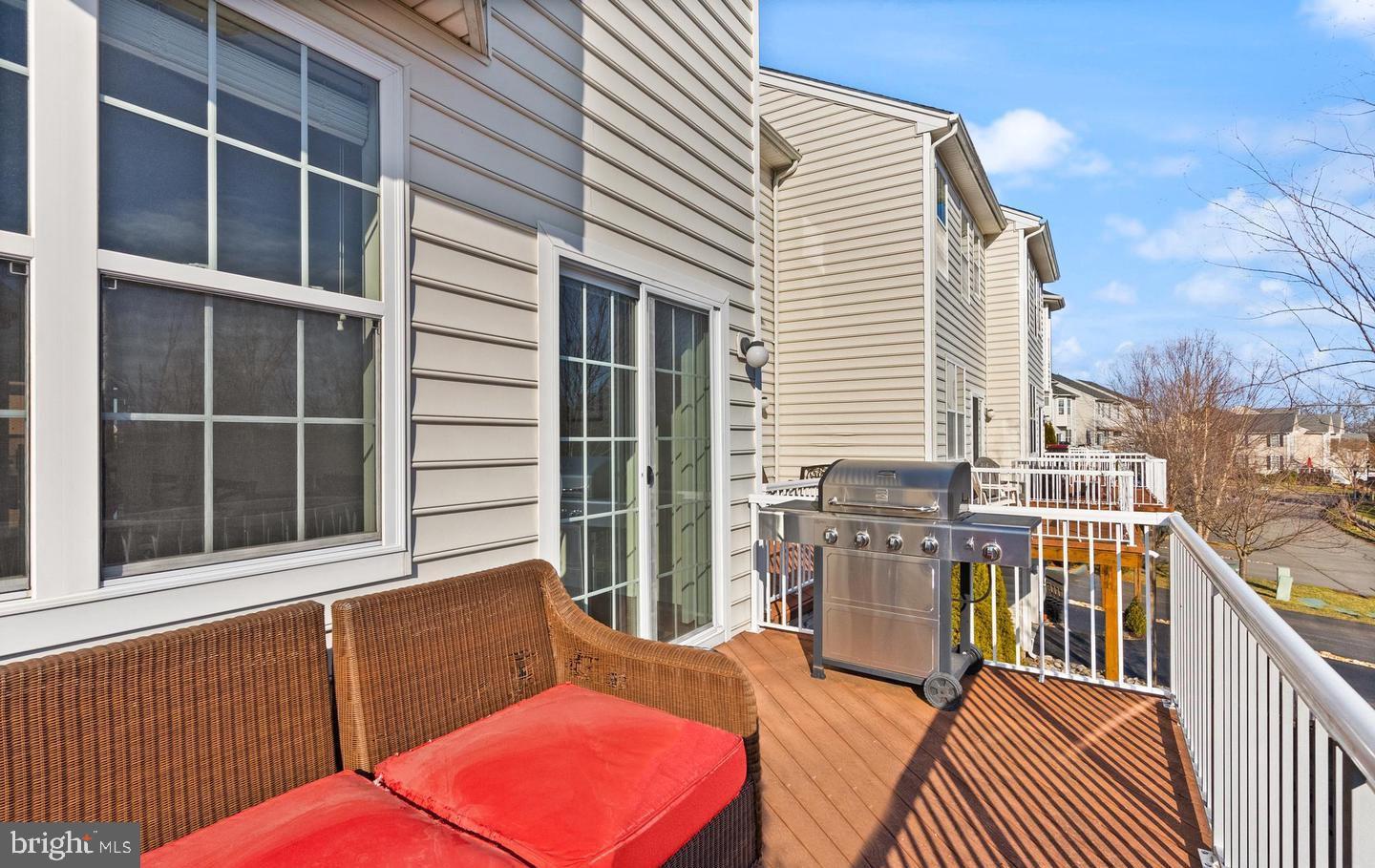 LOUDOUN VALLEY ESTATES 2 - Residential Lease