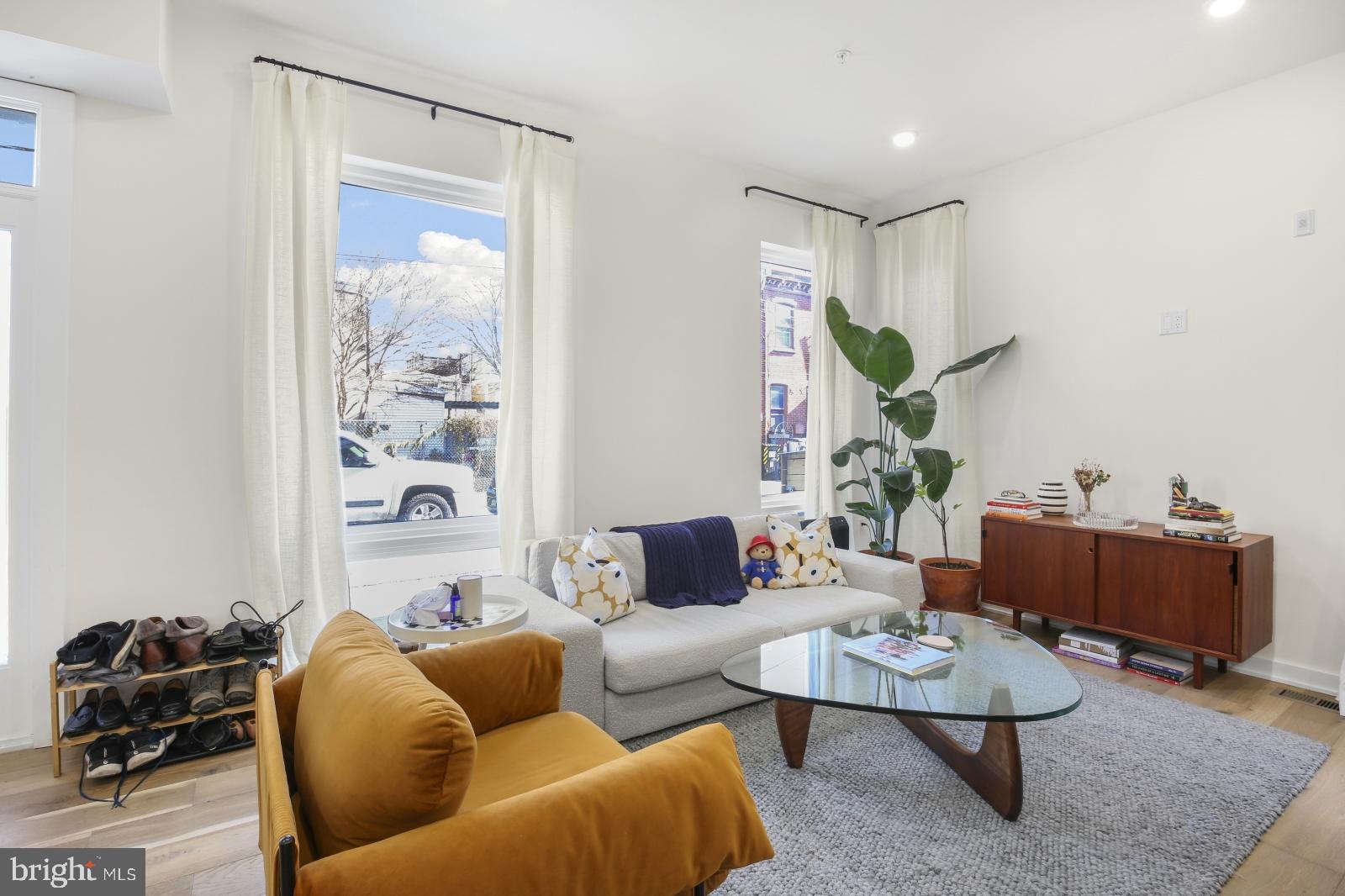 EAST KENSINGTON - Residential Lease