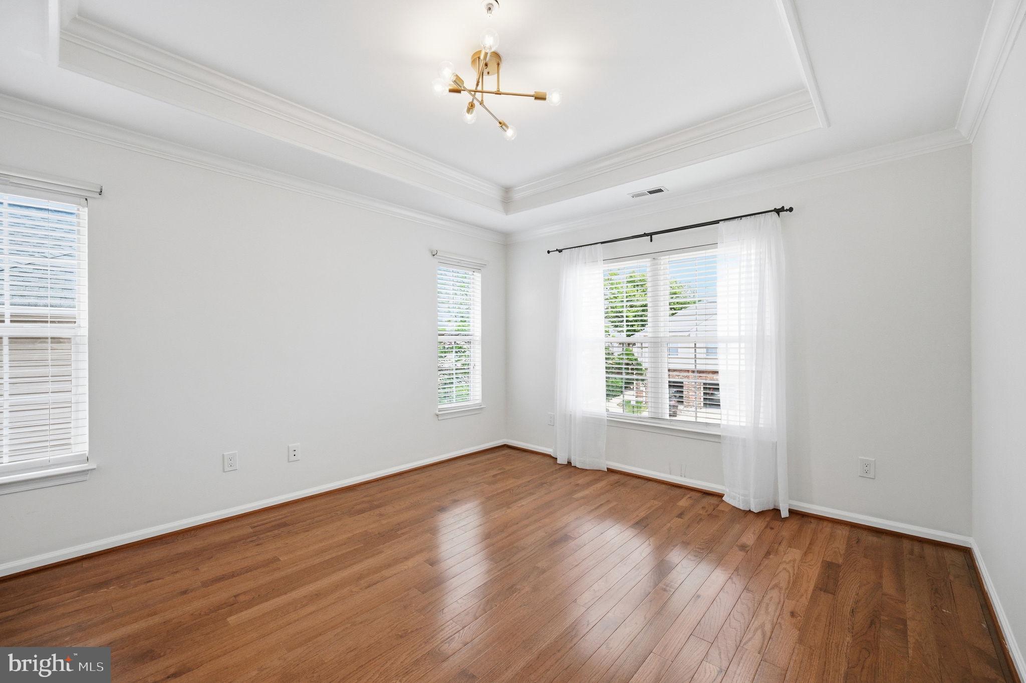 CHELSEA COURTS - Residential