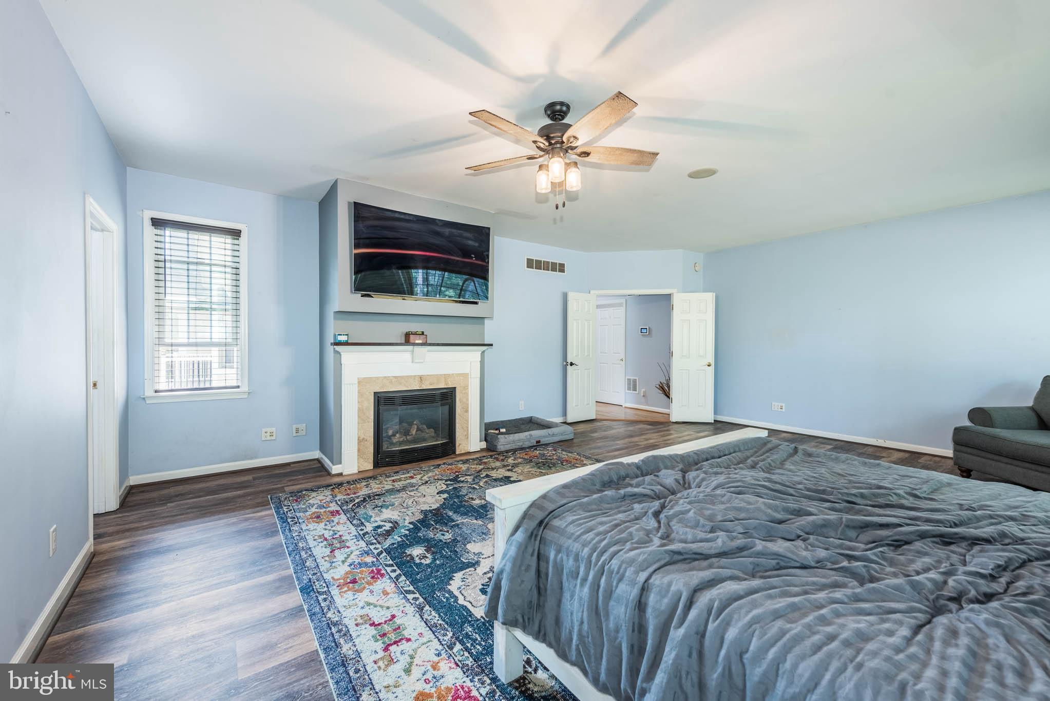 WHITE HALL - Residential