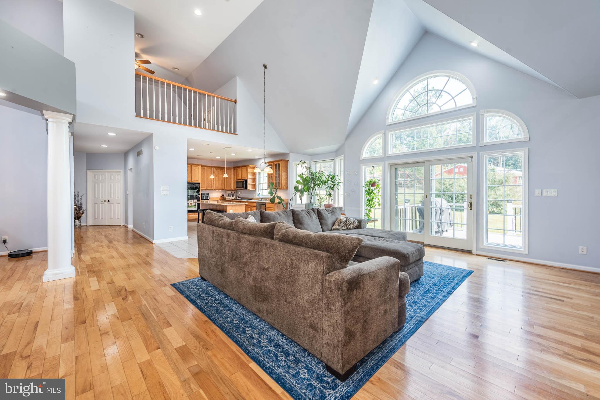 WHITE HALL - Residential