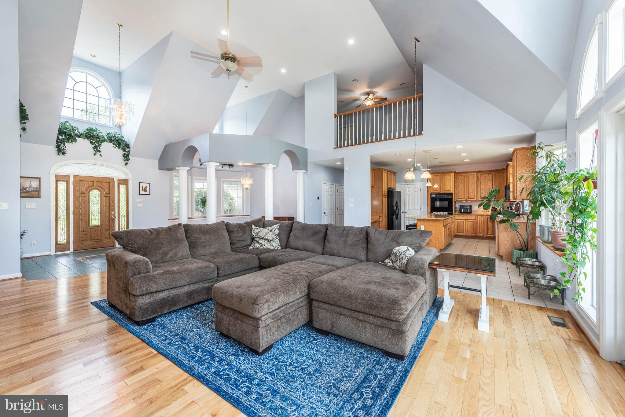 WHITE HALL - Residential