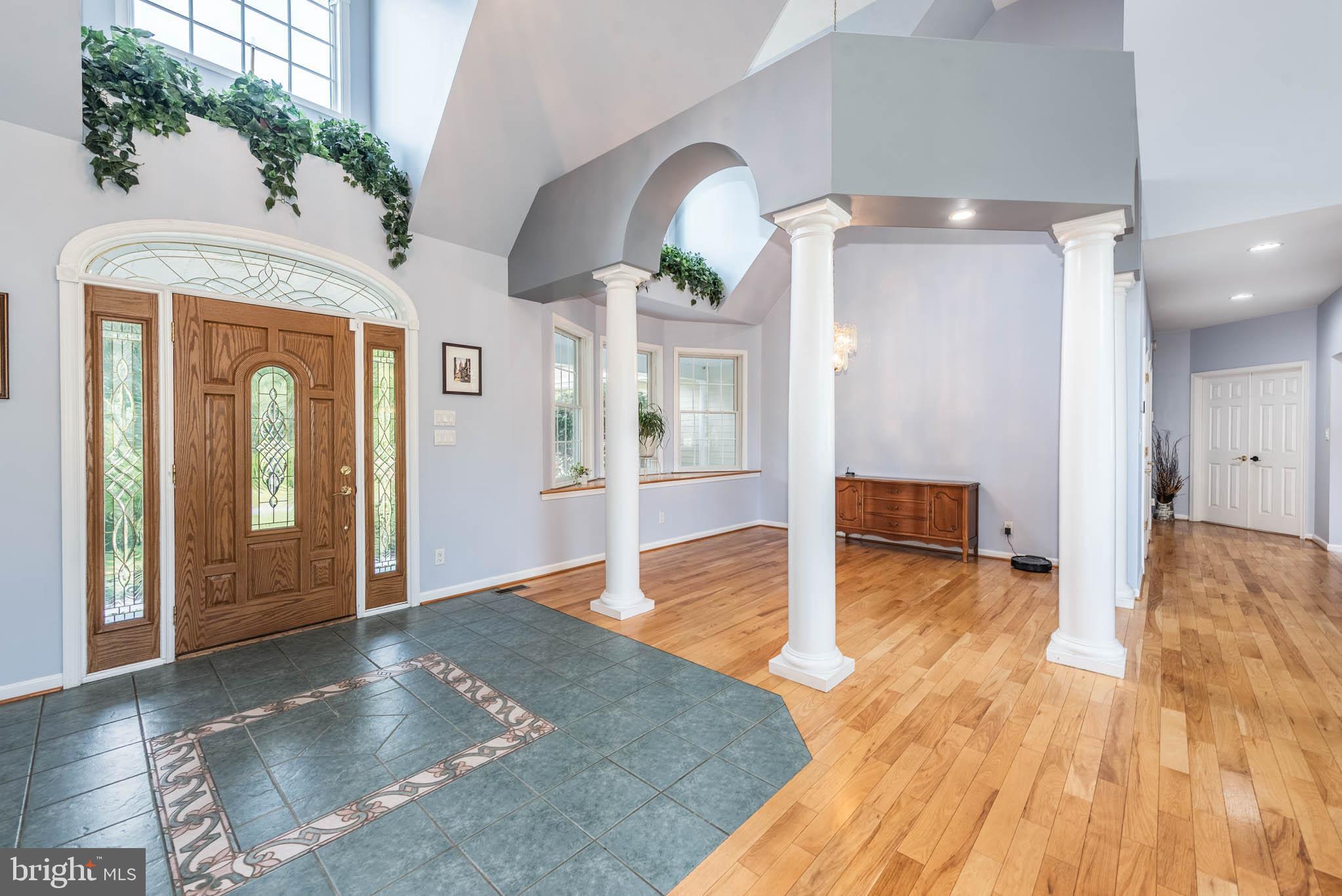 WHITE HALL - Residential