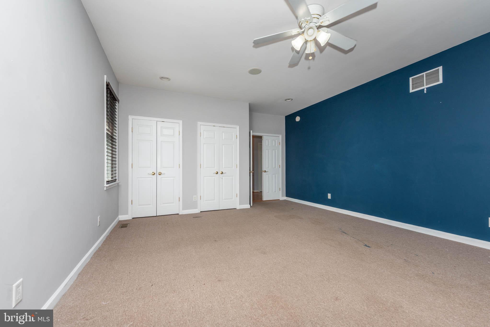 WHITE HALL - Residential