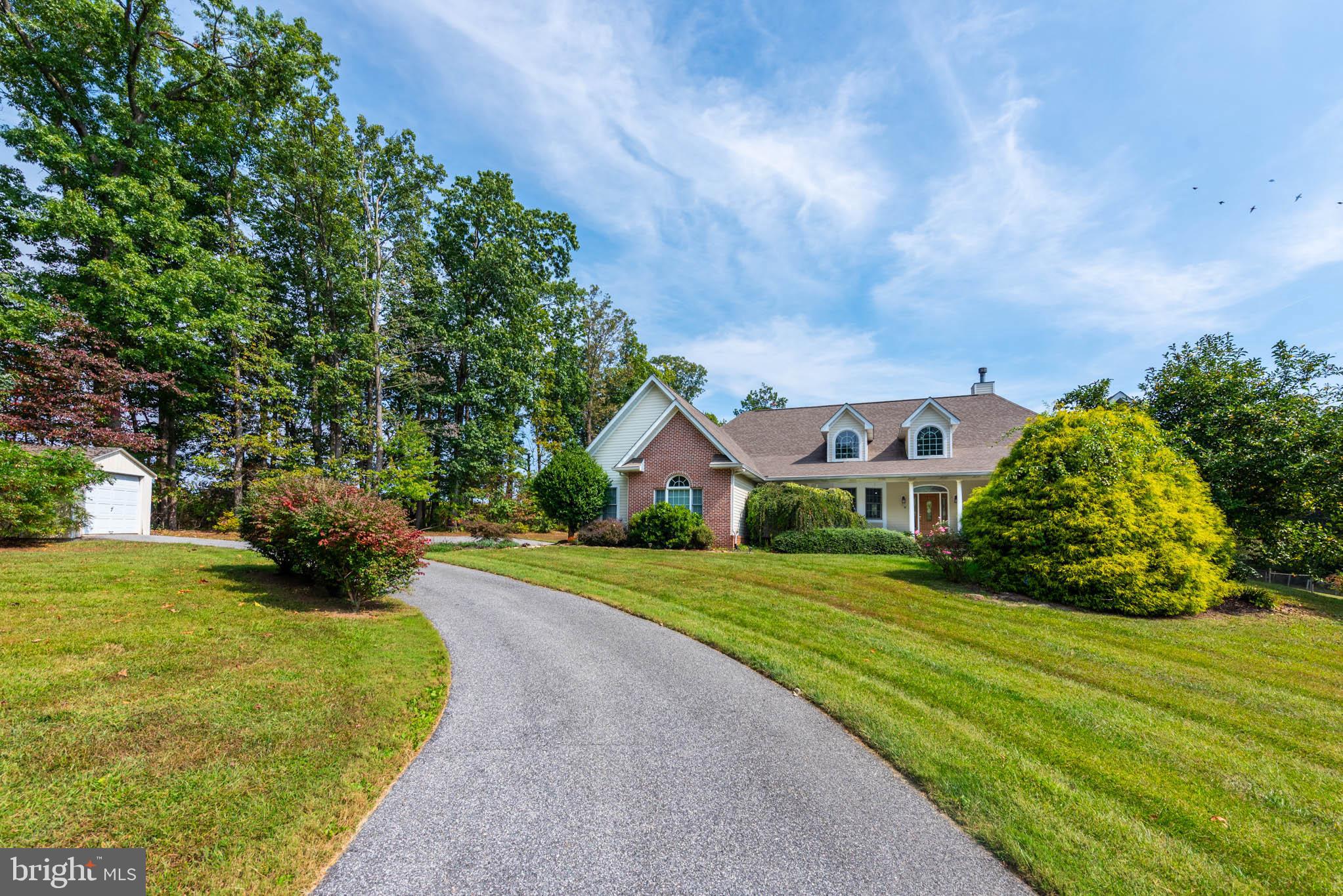 WHITE HALL - Residential