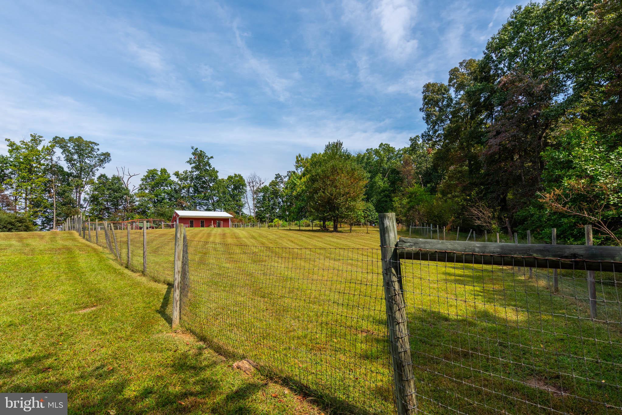WHITE HALL - Residential