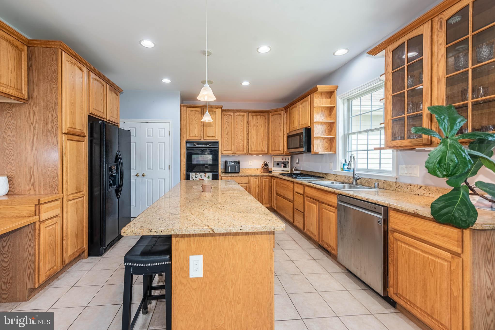 WHITE HALL - Residential