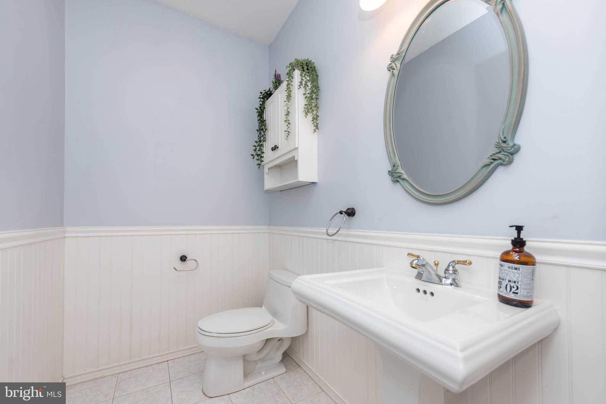 WHITE HALL - Residential