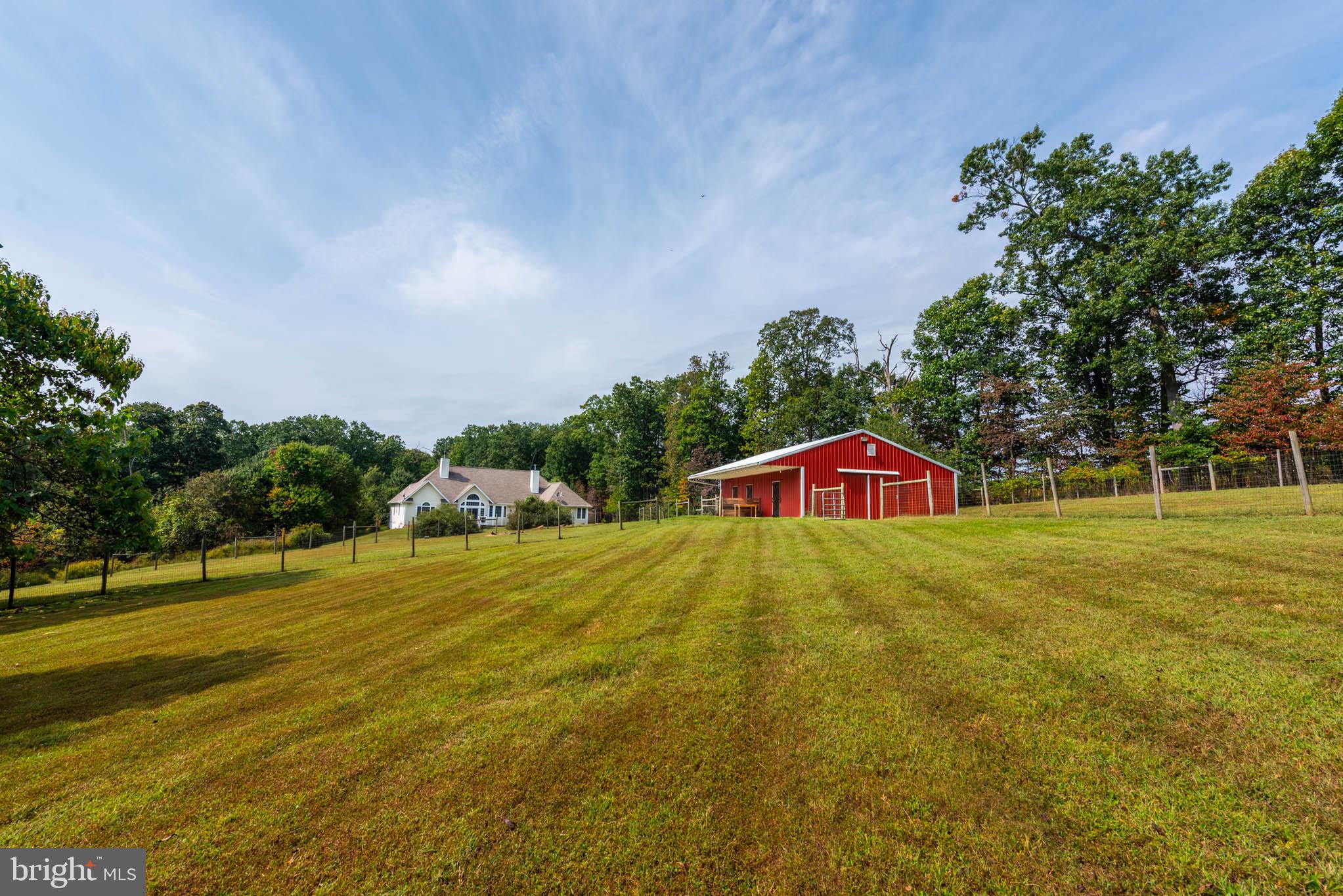 WHITE HALL - Residential
