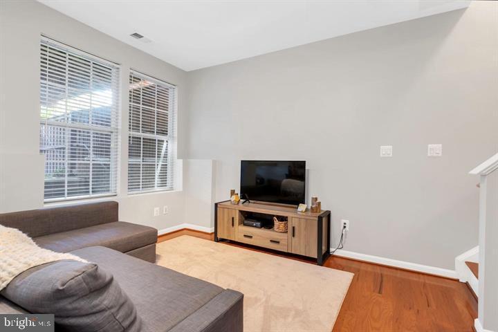 SIGNATURE AT BROADLANDS - Residential Lease