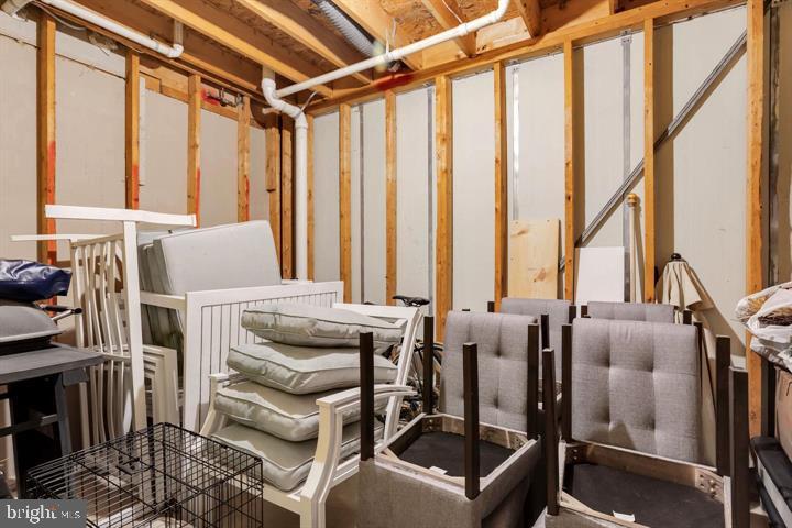 SIGNATURE AT BROADLANDS - Residential Lease