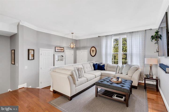 SIGNATURE AT BROADLANDS - Residential Lease