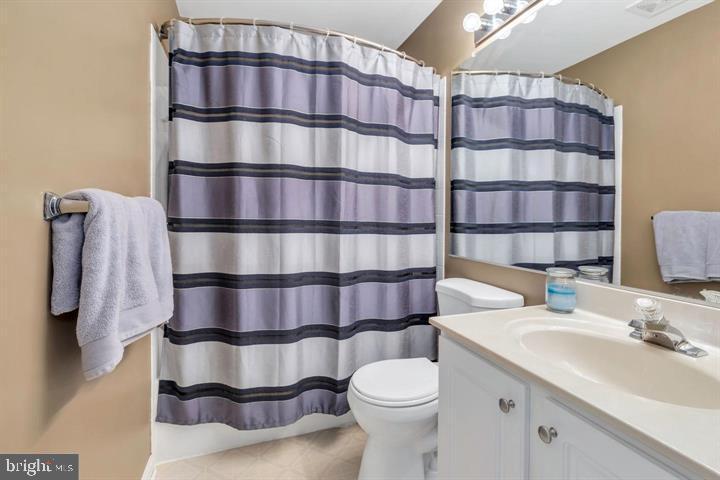 SIGNATURE AT BROADLANDS - Residential Lease